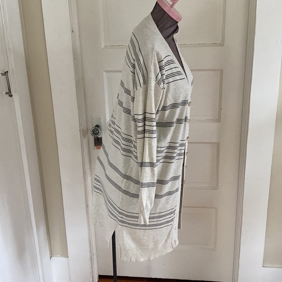 Heartloom Lightweight Cream Striped Cardigan Sweater Medium - Picture 2 of 4
